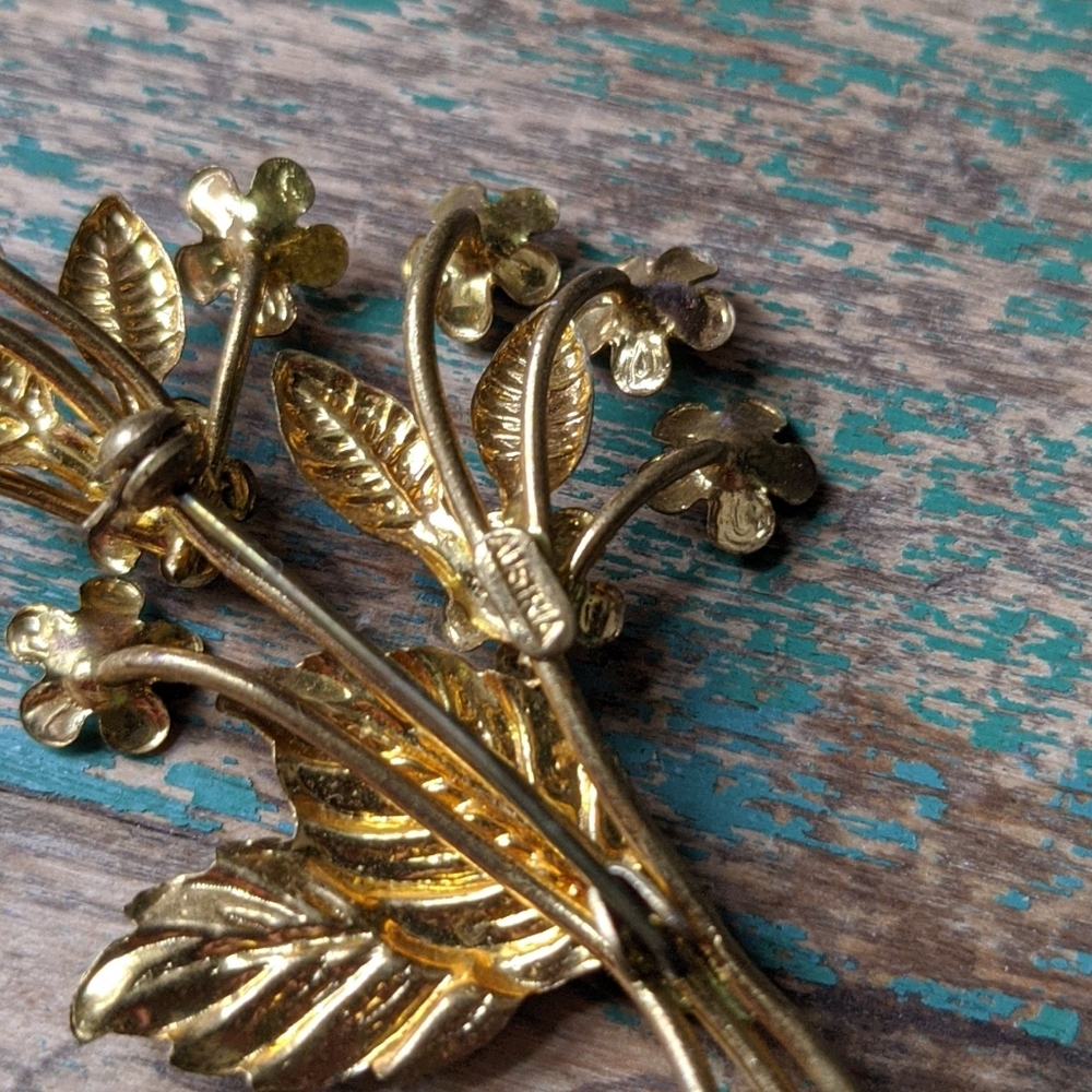 Vintage AUSTRIA Painted Metal & Rhinestone Crystal Yellow Flower Brooch - Picture 7 of 9